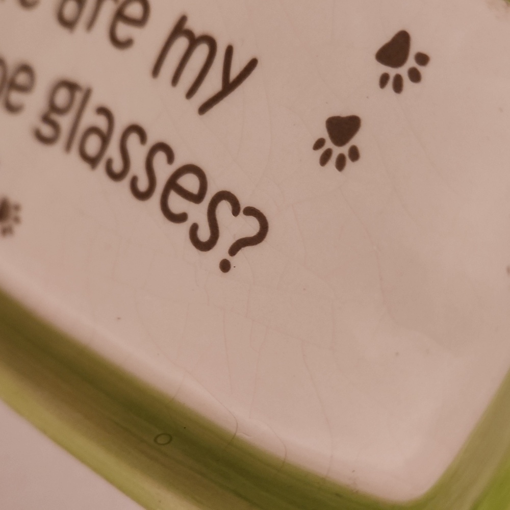 Dog-Themed Ceramic  Glasses Holder with Green Trim - Picture 7 of 7